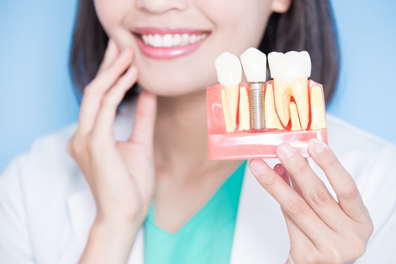 What Should You Eat in the First 24 Hours After Dental Implant Surgery?