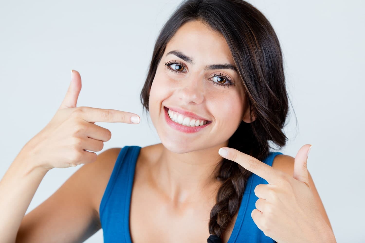 Composite Bonding vs. Porcelain Veneers: Which is Right for Your Smile? Advice from Our South Kensington Experts