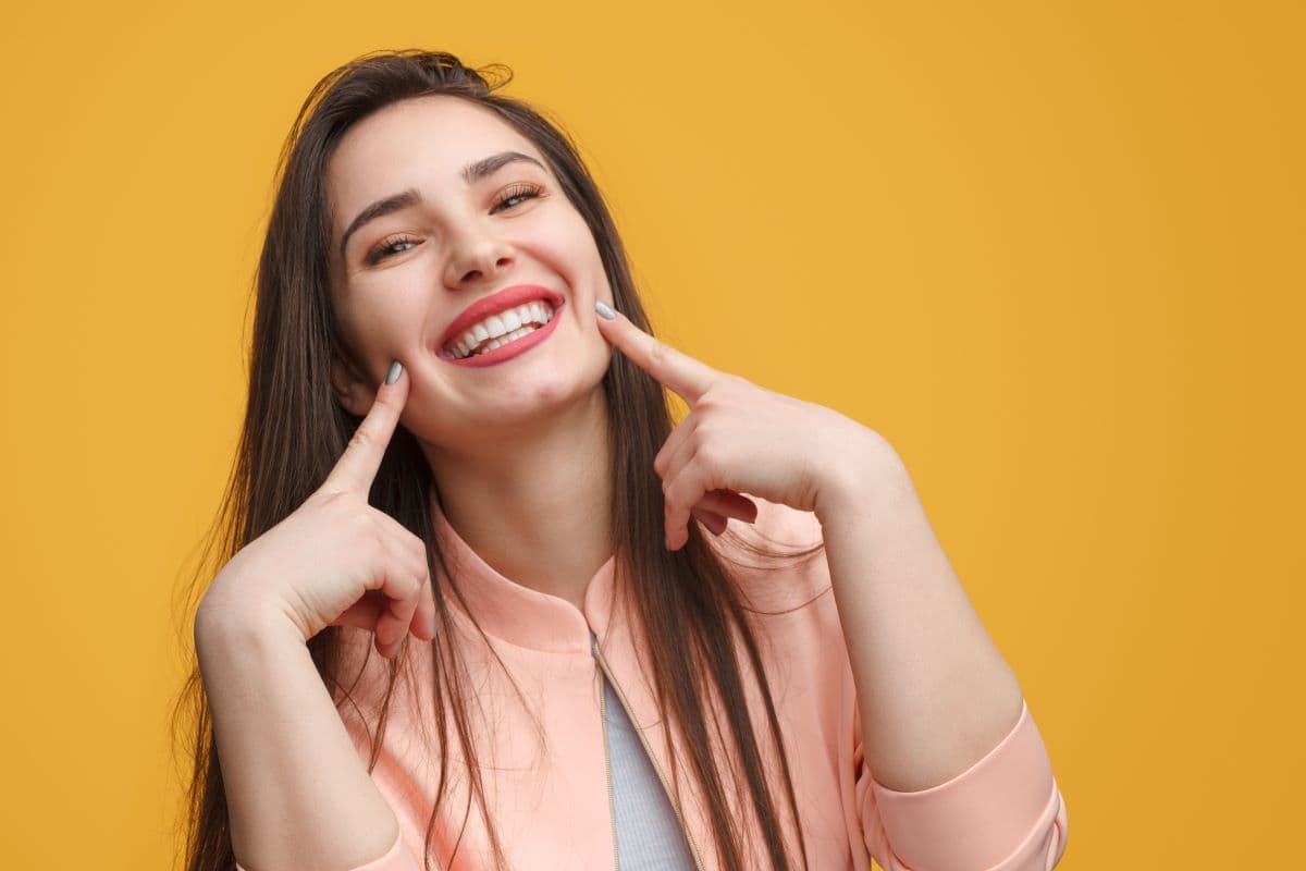 Can Composite Bonding Be Used Safely to Rebuild a Tooth That Suffered a Deep Vertical Crack?