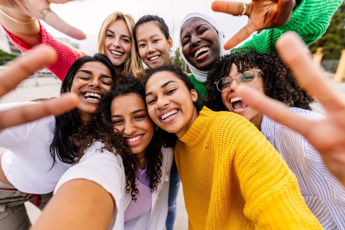 Why Does a Growing Wisdom Tooth Cause a Dull, Radiating Ache in Your Ear and Lower Jawline?